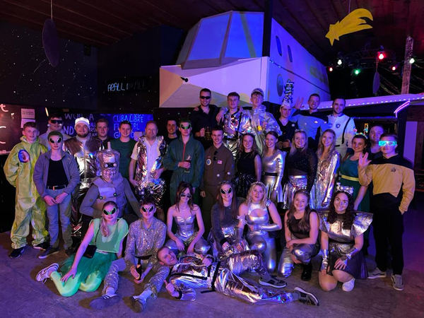 Gruppenbild beim Weiberkranzl