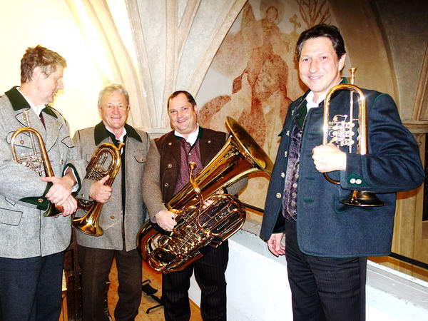 Musikanten im Trachtenheim