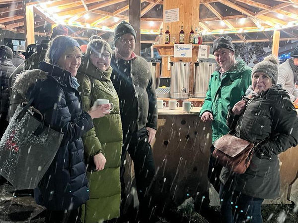 Weihnachtsmarkt im Schnee