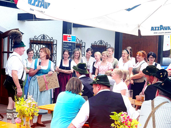 Gemeinsames Singen beim Fest