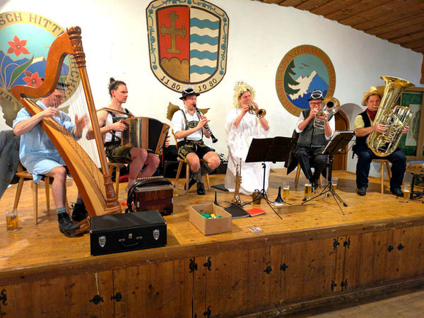 Musikantenhoagascht im Saal