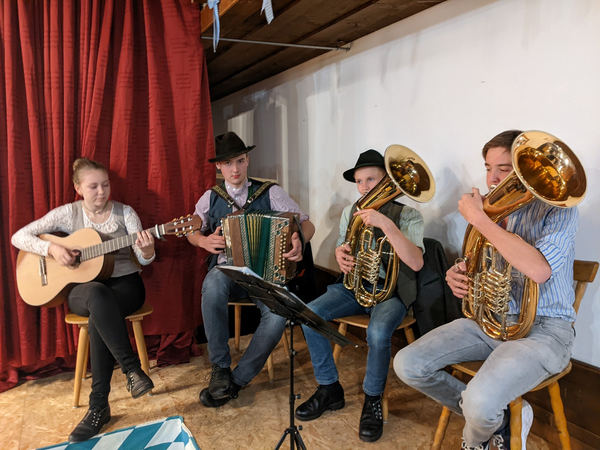 Jugendmusik im Trachtenheim