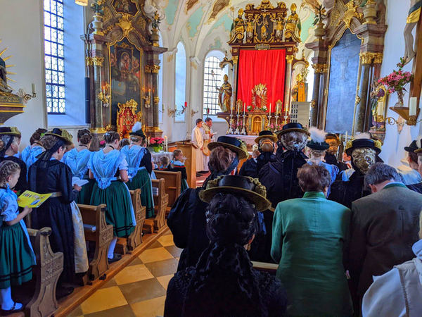 Kirchenzug zum Festgottesdienst