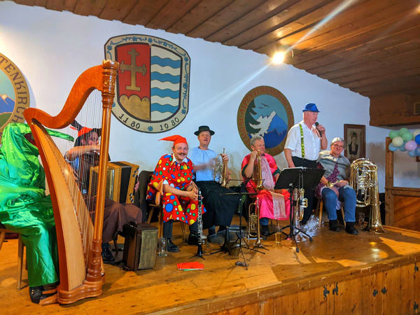 Musikantenhoagascht mit Harfe