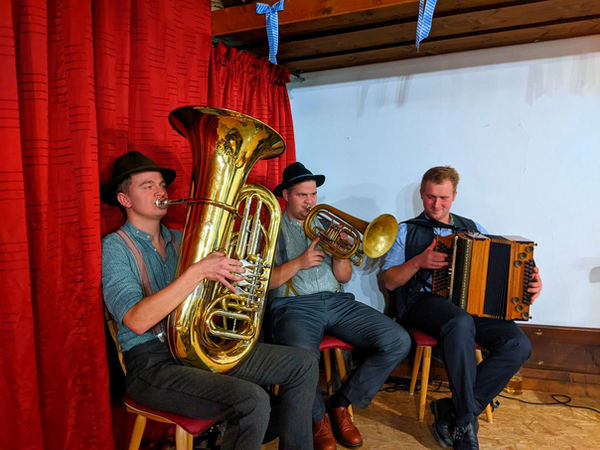 Hoagascht mit Tuba und Ziach