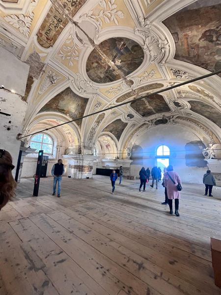 Prunkvoller barocker Saal im Chorherrenstift